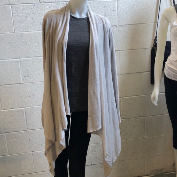 lululemon athletica Tops - Lululemon light gray cardigan, sz 4, 59430